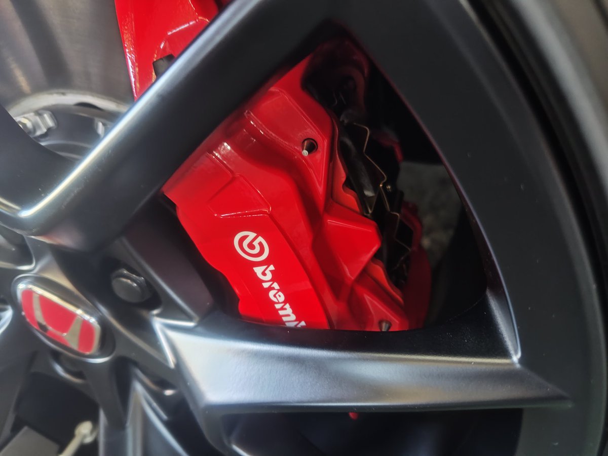 Dizzy_pocket's tweet photo. #FL5
Winmaxのパッドに交換
キャリパーの色に合わせて赤を選んだけど、赤と言うより朱色でした。 https://t.co/0bi6rtHHvX