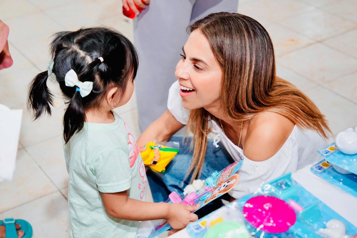 isabelrdzh's tweet photo. Muchas gracias a Liz por invitarme a compartir una tarde tan especial en la comisaría de Cholul. Me dio gusto convivir con las mamás, celebrar con ellas y también consentir a los más pequeños con algunos regalitos por el Día del Niño.💐🥳 https://t.co/8Lbq6skeYj