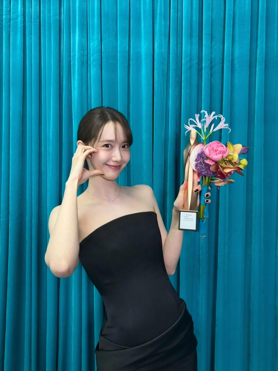 윤아스키 tweet media