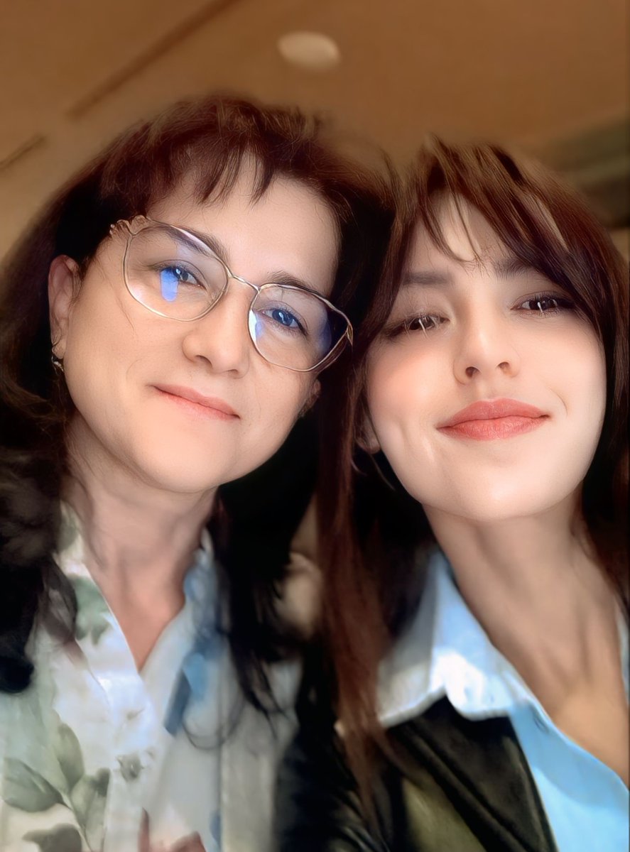 CuKalbim's tweet photo. Când FRUMUSEȚEA, NATURALEȚEA și FİNEȚEA se îmbină, ele creează o impresie care depășesc cuvintele, lăsând loc doar emoției și admirației.
Este vorba despre FRUMOASA și TALENTATA actriță @aslihan_malbora 💗 pe care am întâlnit-o la teatrul Oyun Atölyesi Istanbul #aslıhanmalbora https://t.co/Pkr1pUup9h