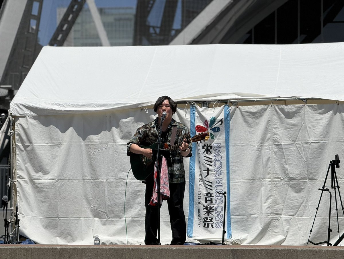 sakaon2011's tweet photo. 📍中部電力MIRAITOWER南
IBUKIさん

力強い歌声と弾き語りが響き渡っております！
お客様も手拍���で盛り上がっています！
#栄音26
#みんなが主役の栄ミナミ https://t.co/OigbTdalMf