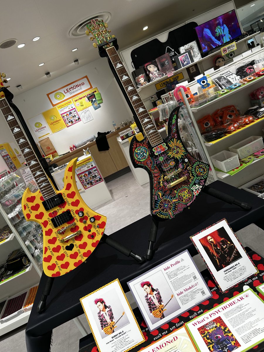 kanaxxxxx25's tweet photo. 行って来たぞぉ〜🍋
hideちゃんだらけでシアワセ😊
サイコベアのアメちゃんもらたケド
食べたく無い…

#lemonadeshop
#hide https://t.co/qZv0UniDAj