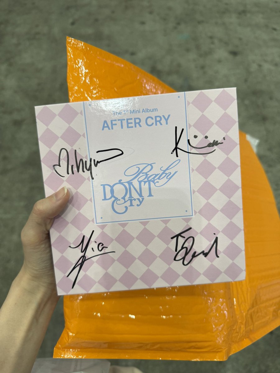eug_aq's tweet photo. KCON OFFICIALMD特典 交換

【譲】BabyDONTCRYサイン入りアルバム

【求】JO1もしくはIS:SUE

お気軽にご連絡ください🙇🏻

#BabyDONTCry #KCON https://t.co/WV8C6OOlpN