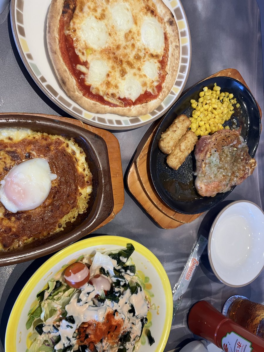 久しぶりにサイゼリヤ来たけど、注文方法変わってて時代を感じる。
味は相変わらず美味しいですね😃