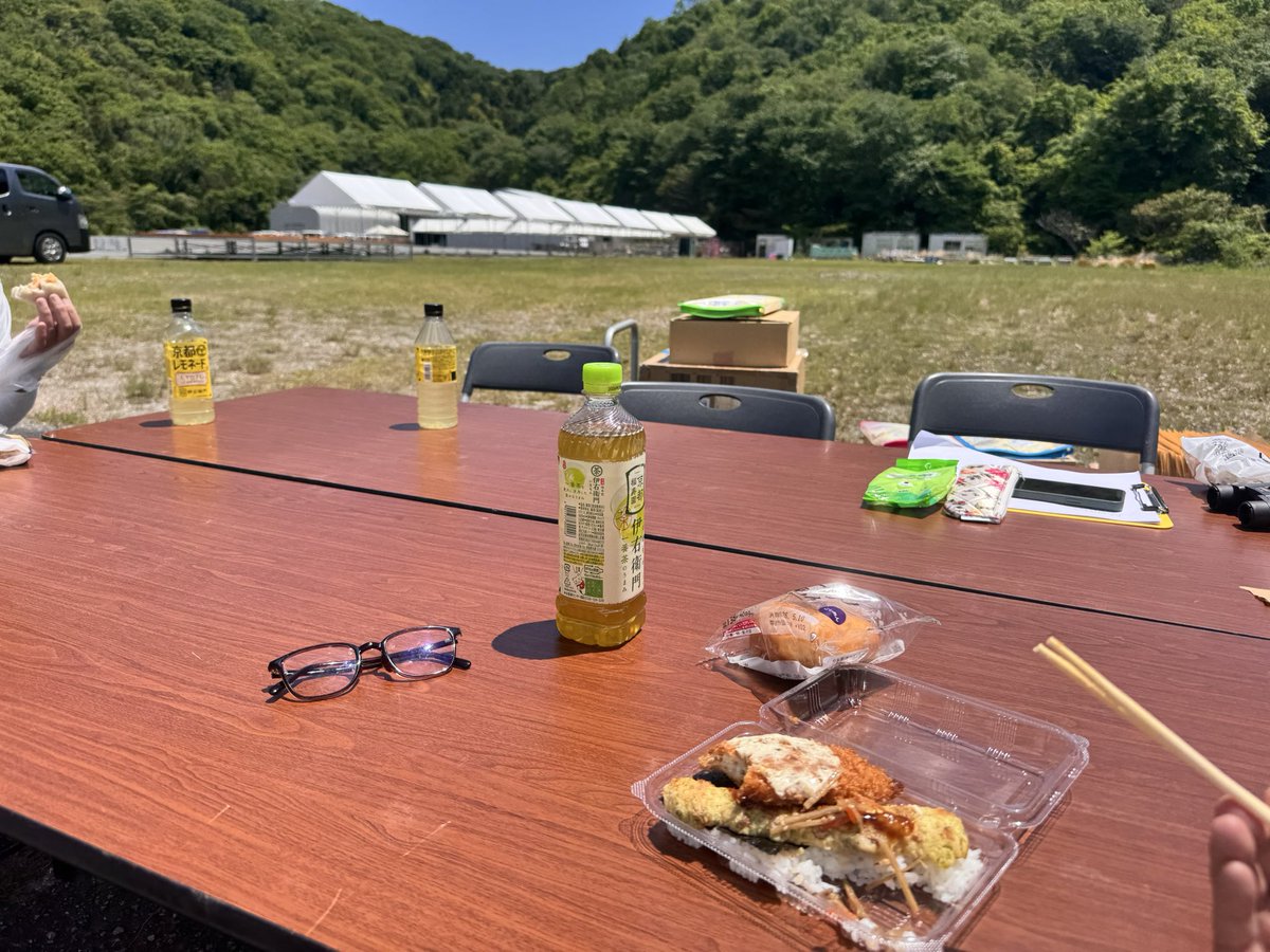OasisMeeting's tweet photo. スタッフで前日設営やってます！
快晴でとても気持ち良いです。
参加の皆さん、明日は気をつけてお越しくださいね。

前売り券の皆さんは、
絶対に、
絶対に、
絶対に、
参加証は忘れないで！！！

#OASIS #OASISROADSTERMEETING #オアシスミーティング #ロードスター #MX5 #Miata https://t.co/TsRnQ17wCs