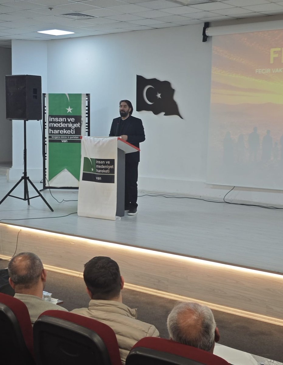 AKIRANSAL's tweet photo. Van, İnsan ve medeniyet hareketinin düzenlediği fecre doğru progamımız.
-Müslüman fert
-Müslüman aile
-Müslüman toplum
-Ve müslümanca bir düzen https://t.co/b5D5M2Rah8