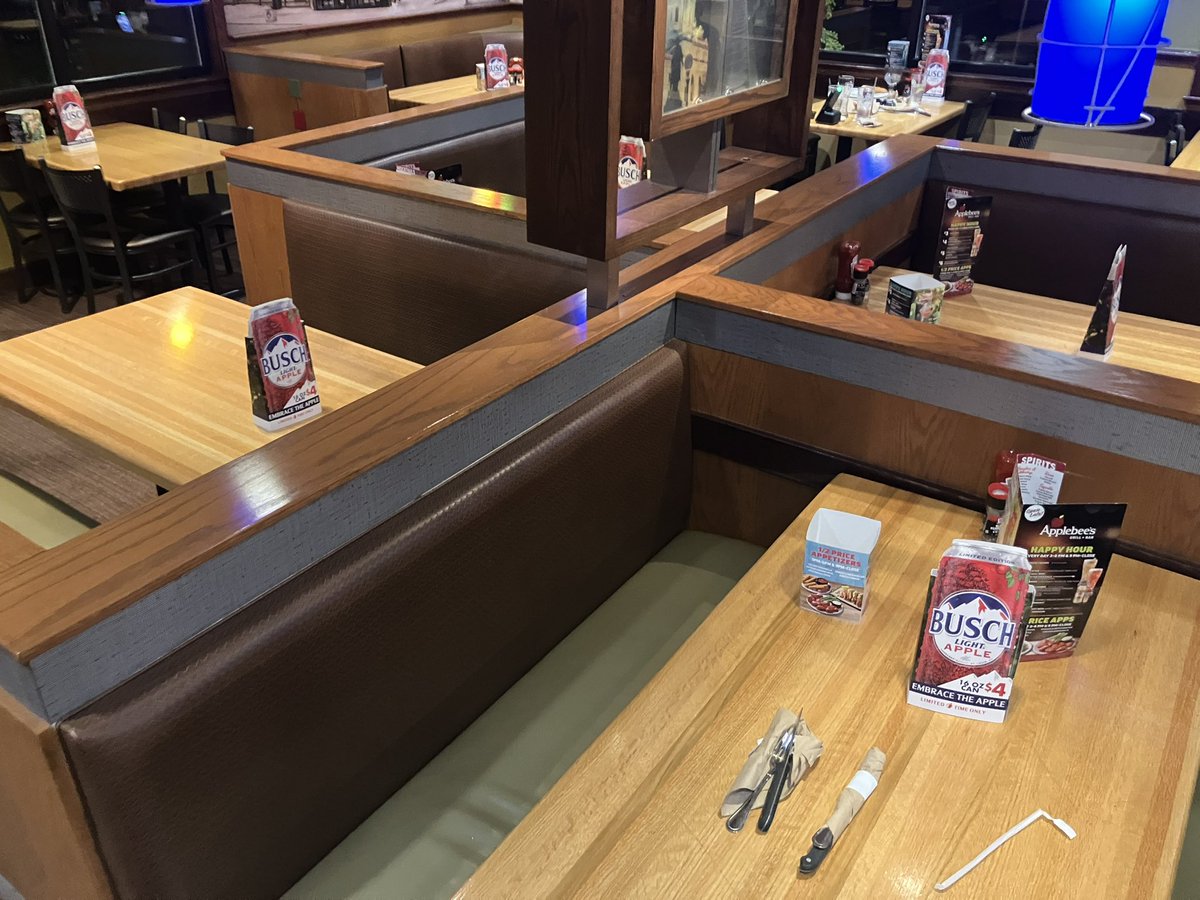 Milonburned's tweet photo. Went to applebees and they seated us at the fucking swastika table??!!!?? https://t.co/6GXHdE85Ge