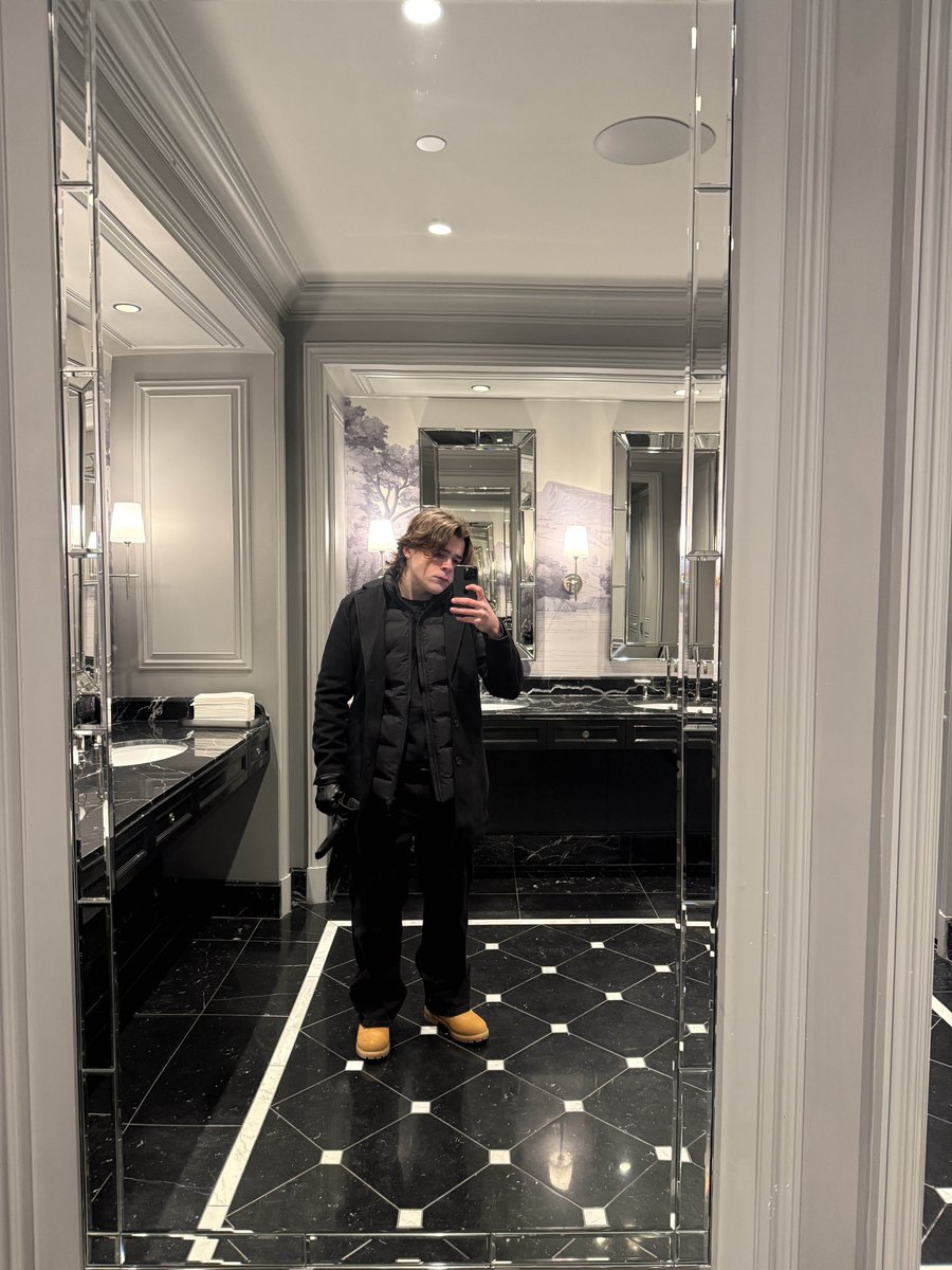 Ape tweet media