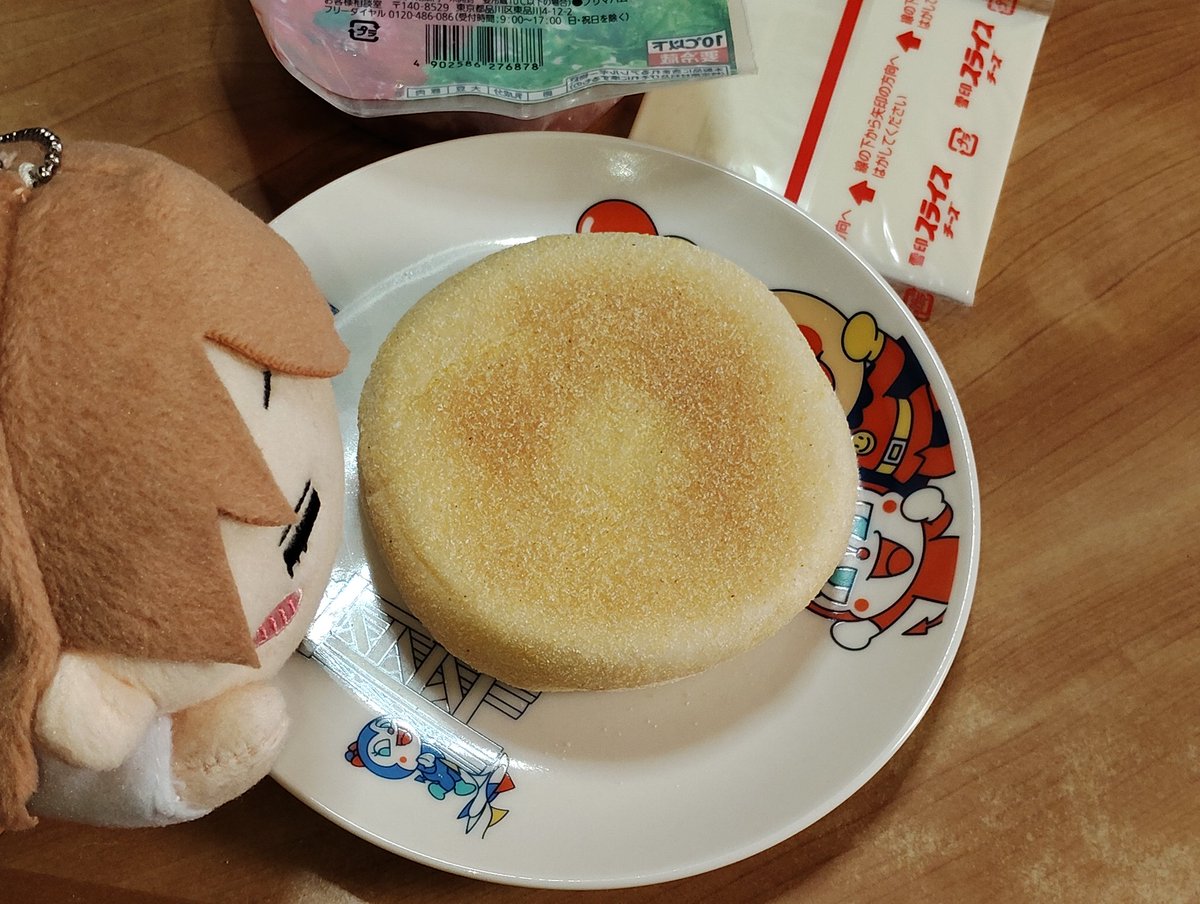 遅めの昼ごパン

「イングリッシュマフィン」

でホットサンドを作ろうかと思っているココアさんです😋