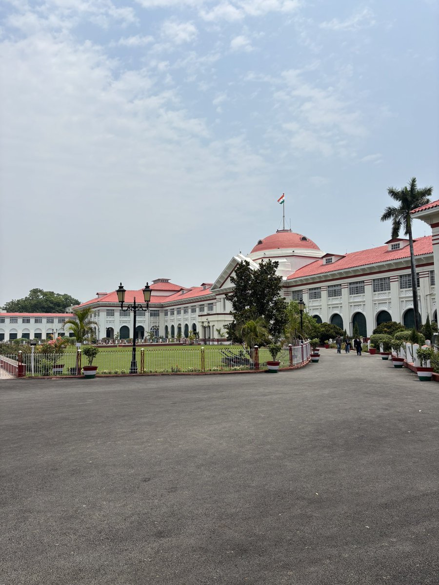 adv_aman017's tweet photo. Judge-Lawyer Rift Deepens At Patna High Court; Advocates Announce Court Boycott On Monday
Bar associations accuse some judges of humiliating behaviour and protest restrictions on vehicle entry inside court premises.
#patnahighcourt #patna #barandbench https://t.co/yZIgcLzyD5