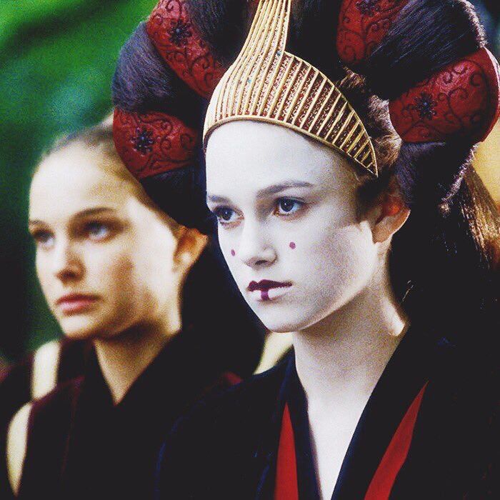 Keira Knightley and Natalie Portman on the set of Phantom Menace, 1999 💟