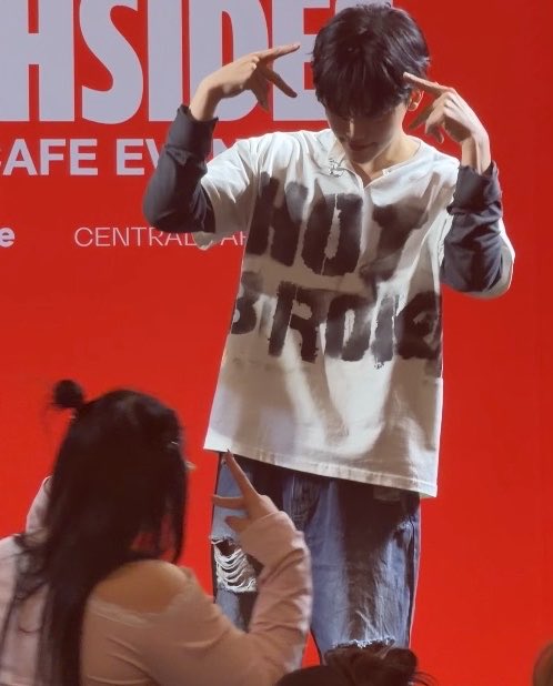 ขอลงสิ่งนี้ไว้เป็นความทรงจำหน่อยน้าทุกคน <3 

เมื่อวานชั้นได้ทำหัวใจกับเจโน่ ได้ทำหูแมวกับแจมิน ชีวิตชั้น complete ไปอีกหนึ่ง ได้สบตาแป๋วของสองเจเป็นที่เรียบร้อย เจโน่แจมินน่ารักที่สุดในหัวใจหม่าม้า ⋆⑅˚₊ᡣ𐭩

#SMTruexNCTJNJM_FansignCafe