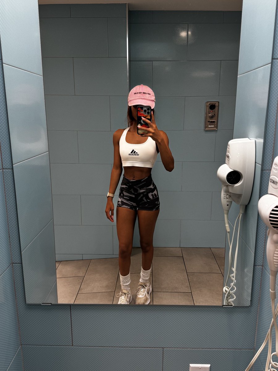 CancerSag22's tweet photo. I been in the gym , defrosting 🧊 soon https://t.co/HytNxWW0Ox