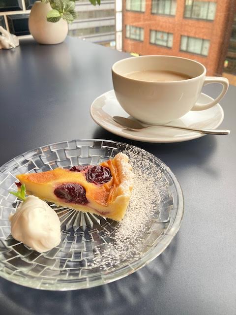 BUNDCAFE's tweet photo. ダークチェリー🍒フラン🍮
ご用意しております♬

温かいカフェオレとご一緒にいかがですか〜

バンドカフェ
札幌市中央区南1条西5丁目cuteビル６階
011-232-0880
12時〜20時
日祝〜19時
水曜定休日 https://t.co/wwgnqq6PVw