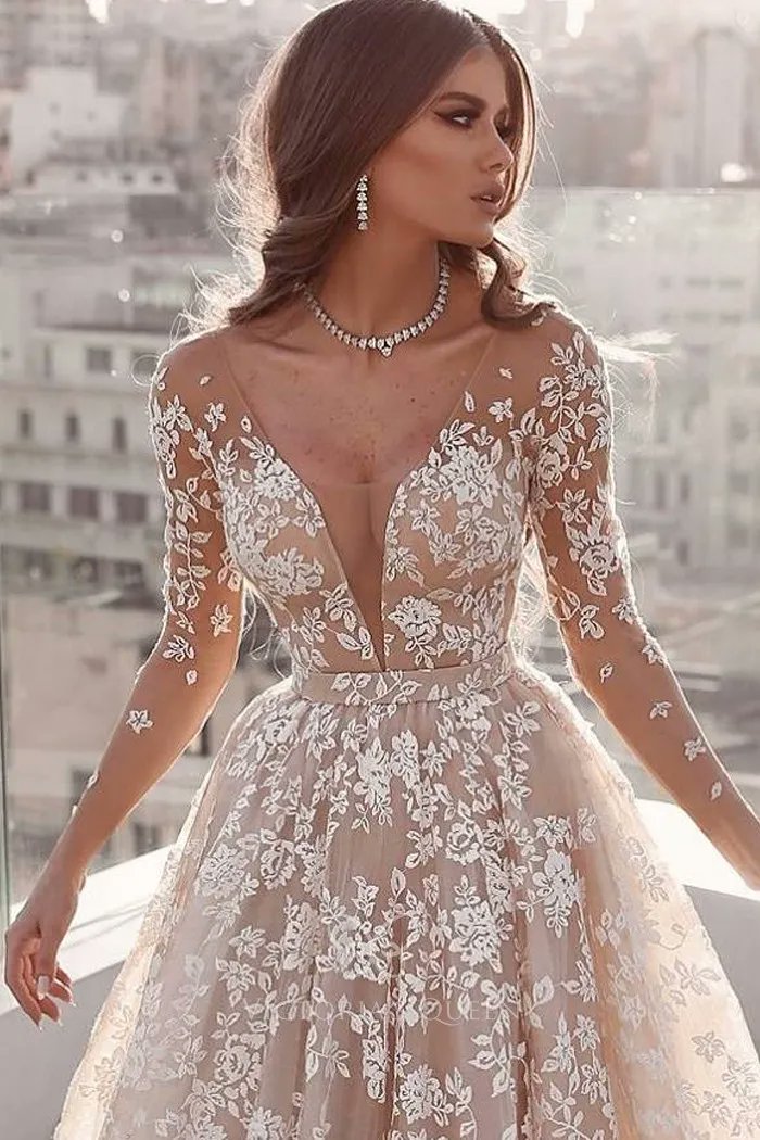 VQ_dresses's tweet photo. White lace &amp; nude tulle long A-line spring/summer/fall boho wedding dress, illusion long sleeve and plunging neck sheer nude tulle bodice with flower &amp; leaf pattern lace appliques.
#weddingdressdesign #laceweddingdress #summerweddingdress #bridaldress #VQ #VictoriasQueen https://t.co/hCQpyOEAs6