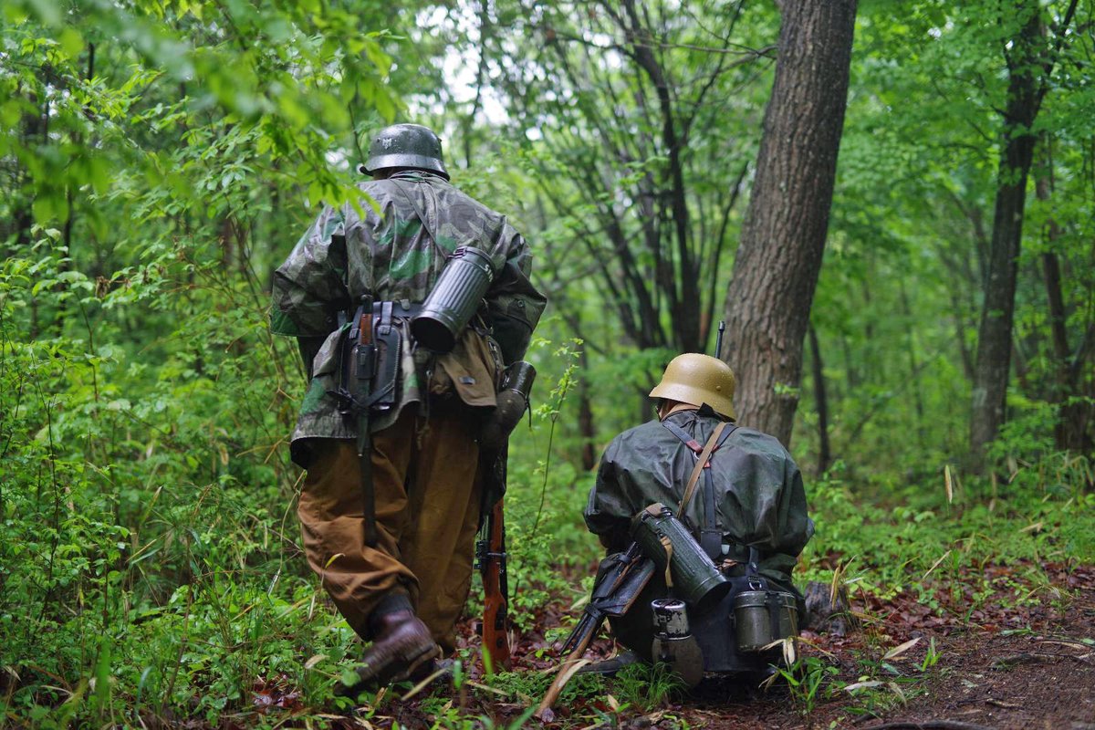 Volcano0908's tweet photo. Italian Front 1944 イベントレポート(5)
夜間状況を終え、まだ日も昇らないうちに起床し、攻撃準備。
前日の昼間斥候・夜間斥候の情報を基に、アメリカ軍陣地に攻撃を仕掛ける。
1度目は失敗するも、2度目で陣地の奪取に成功したところで、状況終了。
#ItalianFront1944
#VolcanoCosplay https://t.co/Q4Orznut9R