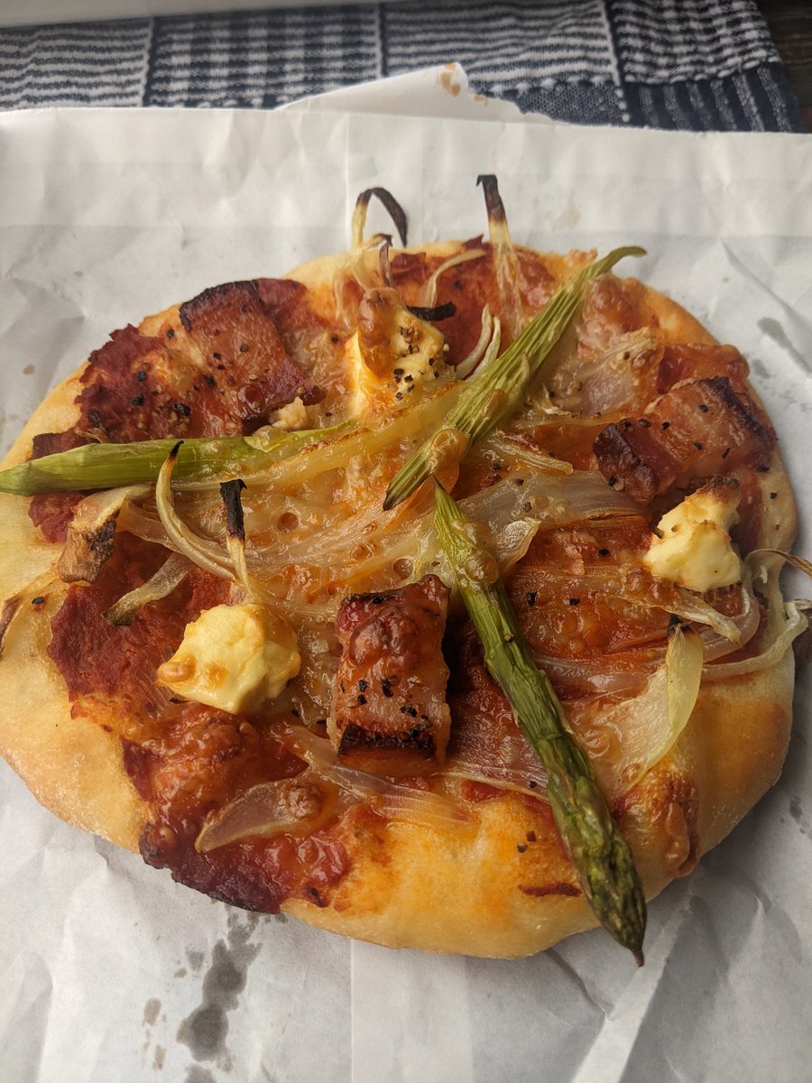 MarshmallowRomi's tweet photo. #pizzabread #ピザパン
#Iberianpork and #asparagus https://t.co/k4gR4D8GzI