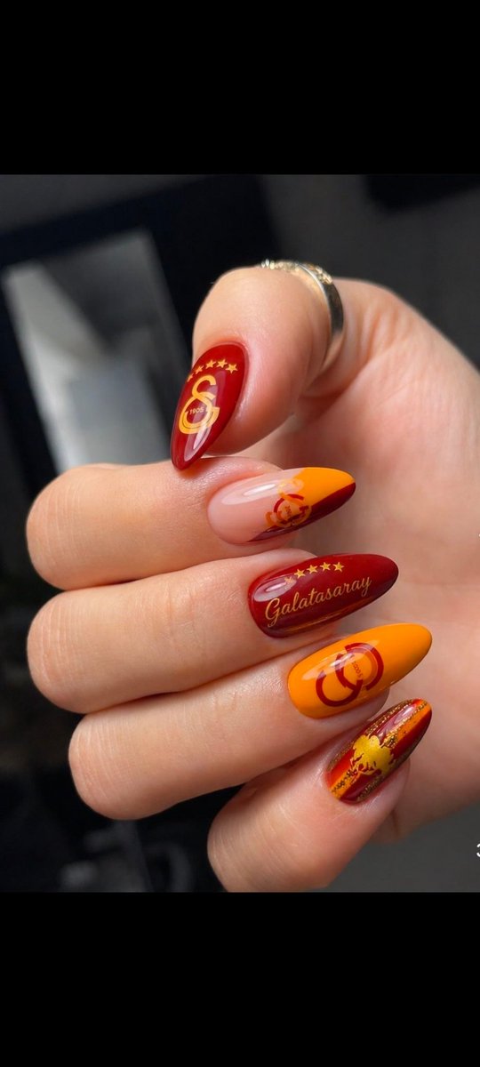 cananberk74's tweet photo. Bugün günlerden Galatasaray 
🏆şampiyon muyuz canlar😘 https://t.co/ici6UMTgZP
