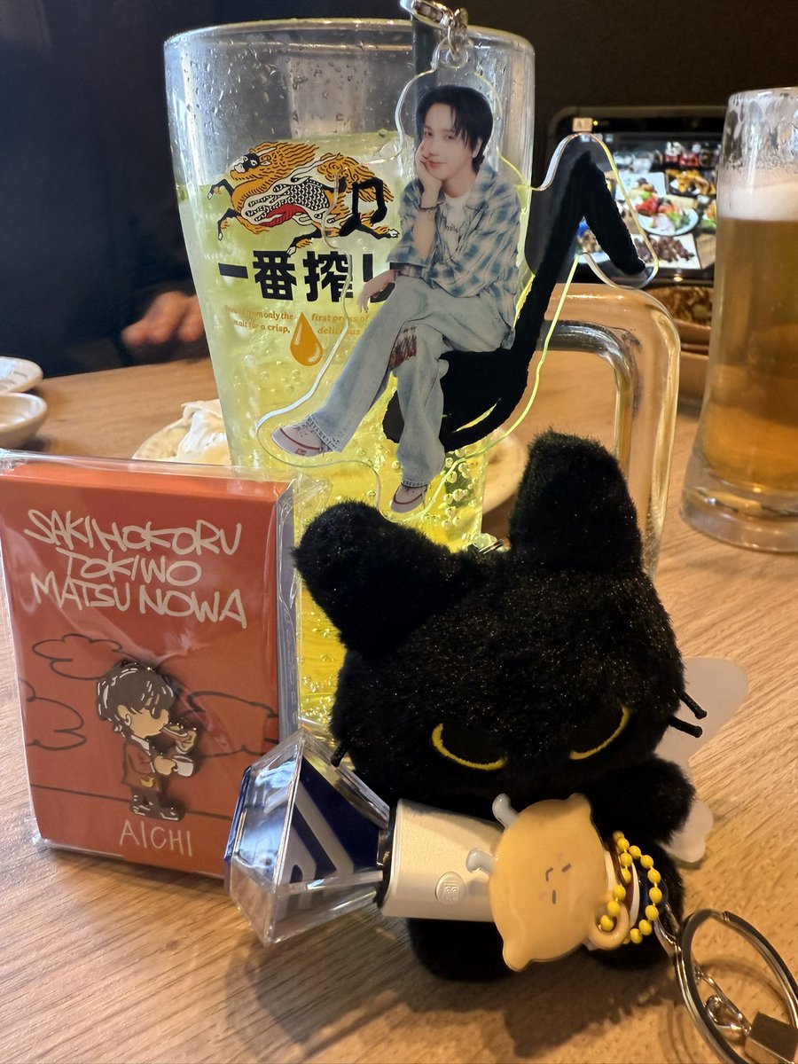 KY_plus_R's tweet photo. 無事ピンバッジ買えて😭
名古屋メシで力つける https://t.co/V9OafX7ODa