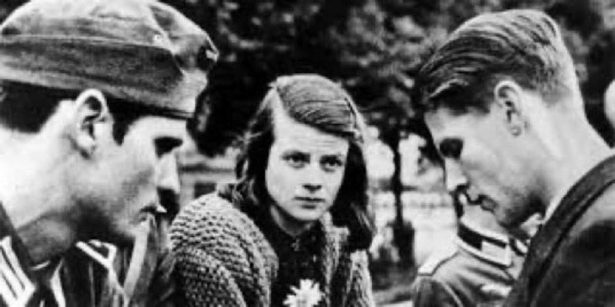 felix_bohr's tweet photo. „Man muss etwas machen, um selbst keine Schuld zu haben. Dazu brauchen wir einen harten Geist und ein weiches Herz. Wir haben alle unsere Maßstäbe in uns selbst, nur suchen wir sie zu wenig.“

Sophie Scholl,
geboren am 9. Mai 1921 
in Forchtenberg https://t.co/CnoE9DklbW