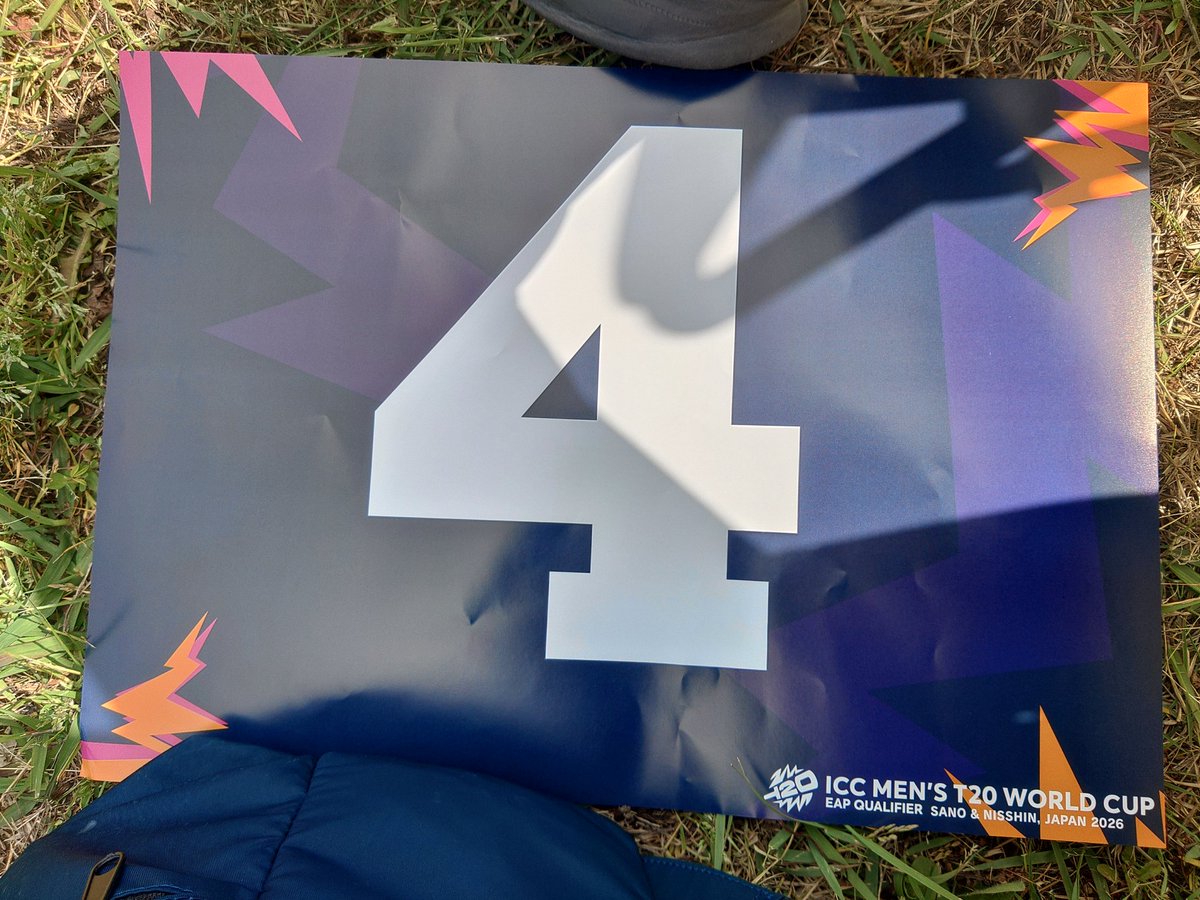 461tomoshino's tweet photo. バウンダリー打った時に掲げる4点、6点ペーパー🏏
#ゆうしゃクリケット部🏏
#EAPCricket
#T20CWC https://t.co/2WZZ4r0RUM