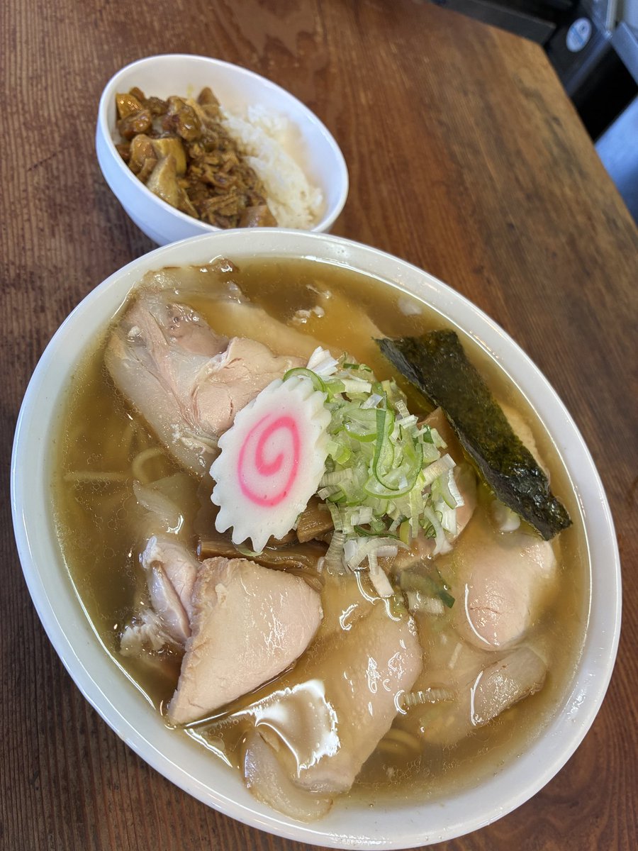 6sRs92's tweet photo. 良温@土浦
クソ暑い日に
熱々スープゴクゴク。
細麺ズバズバ。
チャーシューをモギュモギュ。
汗ダラダラ。
これぞ最高のラーメンライフ。

#茨城　#名店　#Life #simpl  #激うま https://t.co/dY0U2ZNkrV