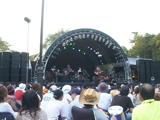 ShinichiNumabe's tweet photo. @koibu 2005年9月3日 「ハイドパーク・ミュージック・フェスティバル2005」＠狭山・稲荷山公園でも、鈴木茂のバックで田中章弘がベースを弾いていましたっけ。他のメンバーは伊藤隆博、日野亮介、宮田繁男、市原ひかり。ご冥福をお祈りします。 https://t.co/WdPyJcxvnD