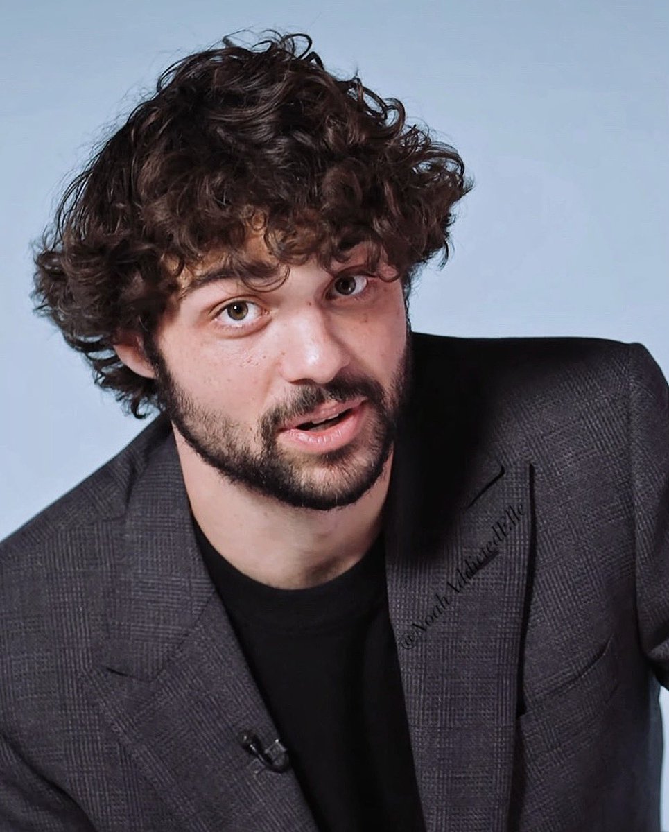 Chartoranet's tweet photo. Happy birthday to Noah Centineo as he turns 30 today 🎉 https://t.co/p1WnAaeNsB