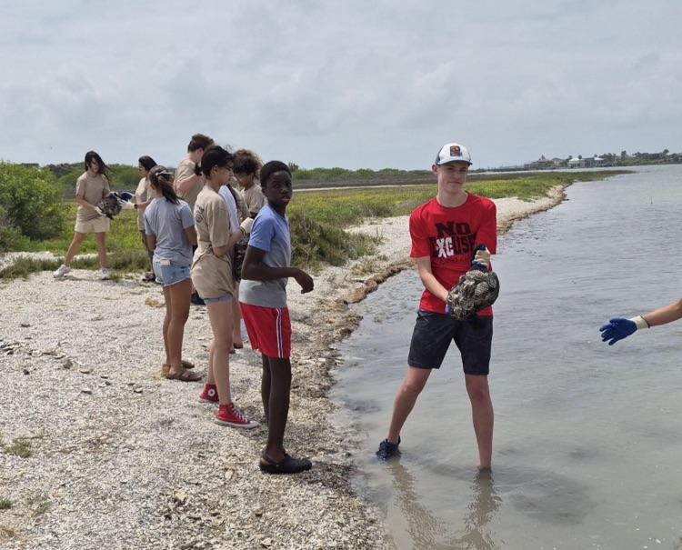 BmsCcisd's tweet photo. 85 Baker MS Biology students traveled to Goose Island State Park at St. Charles Bay to
participate in the Sink Your Shucks oyster reef restoration program, a collaborative effort
led by the Harte Research Institute and TX Parks &amp; Wildlife. https://t.co/cDFBCJt6VN