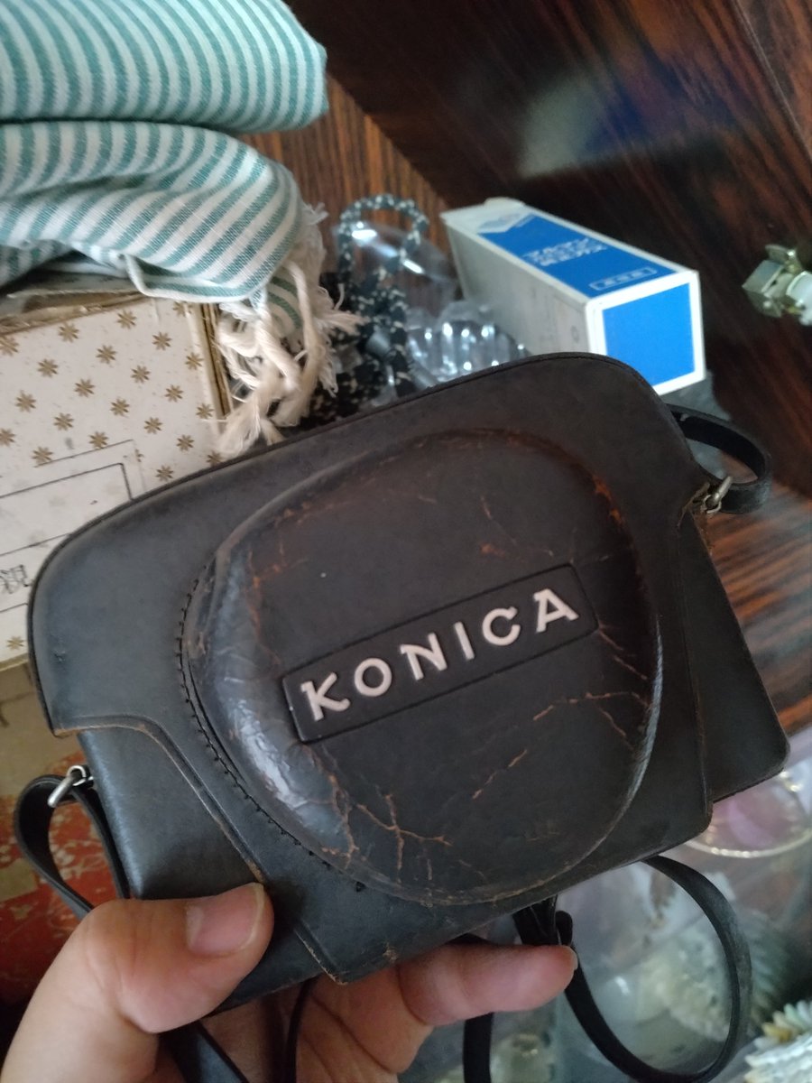 遺品整理なう なんかカメラ出てきた。 価値あったりするのかな。