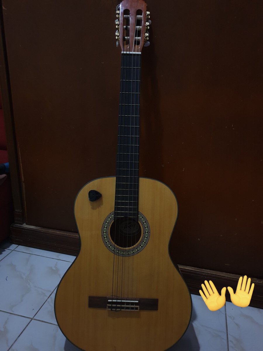 namienth's tweet photo. guys wts gitar akustik merk peavey.
body kinclong mulus like new, senar nylon, suara clear, fret mulus.
ak beli 2024 3,2jt mau ku jual 1,8 bs nego yaa sampe jadiii, dm ak thanksss
#zonauang #wtb #wts #gitar https://t.co/LINPXXO0Ob