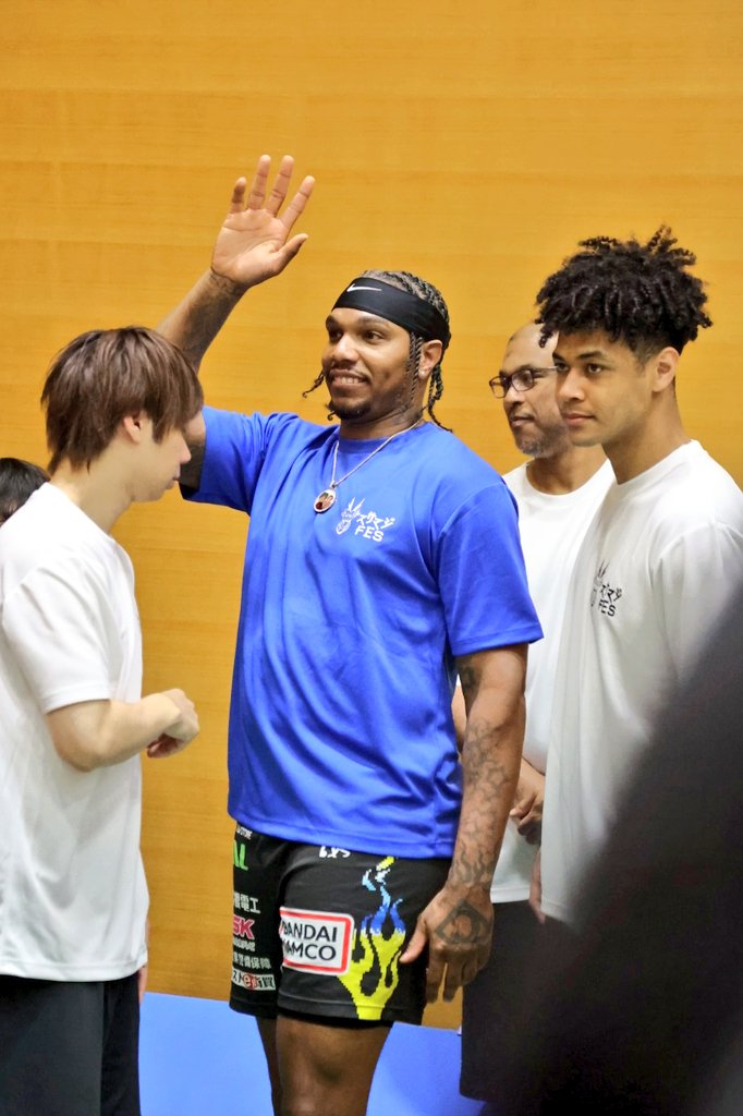 MSB_38_BSK's tweet photo. 射的の列に並んでいたら
選手入場でサブアリーナ大混雑
#ニック・ケイ 選手の射的カッコいい👍
#Bリーグ
#島根スサノオマジック
#TeamMakesMagic
#スサマジFes2026 https://t.co/jHZqPOKYoe