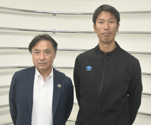 ceen_Japan's tweet photo. 「勝てるチームはどう作られるのか」

日本代表を率いた ジーコ のもとで、
現場を最も近くで見てきた 鈴木國弘 はこう語る。
強さの正体は「一体感」にある

https://t.co/8CYnFCqLmP https://t.co/gcBOxBWglp