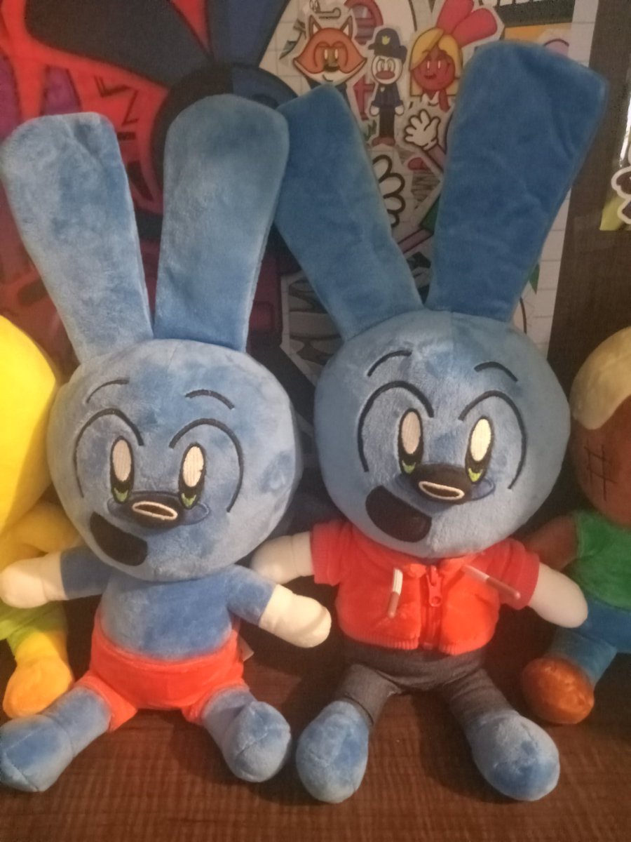 I have almost all of my toon turf merch all I'm waiting for is my extra ...