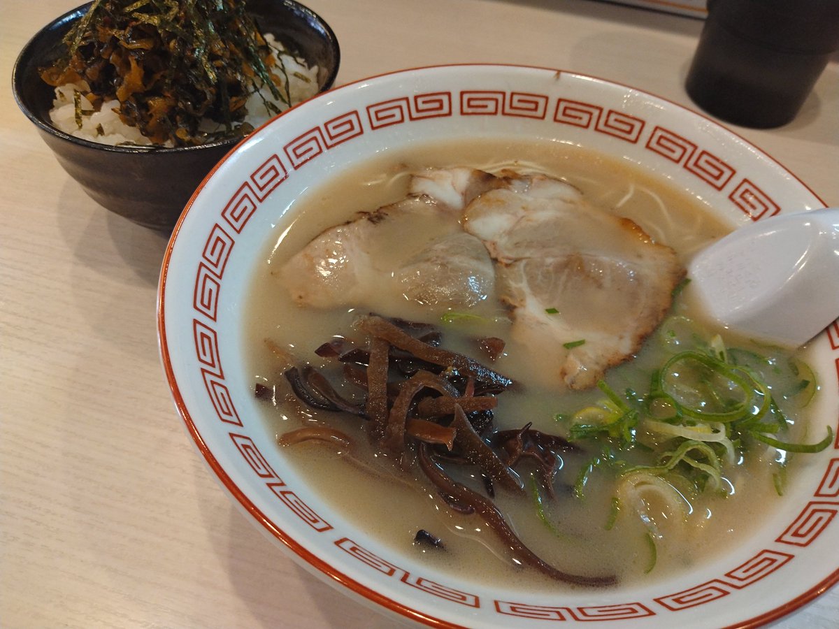 nao96210's tweet photo. 最近、近所にオープンしたラーメン屋！！

・・・まぁまぁかな😔 https://t.co/00rPLgeuzU