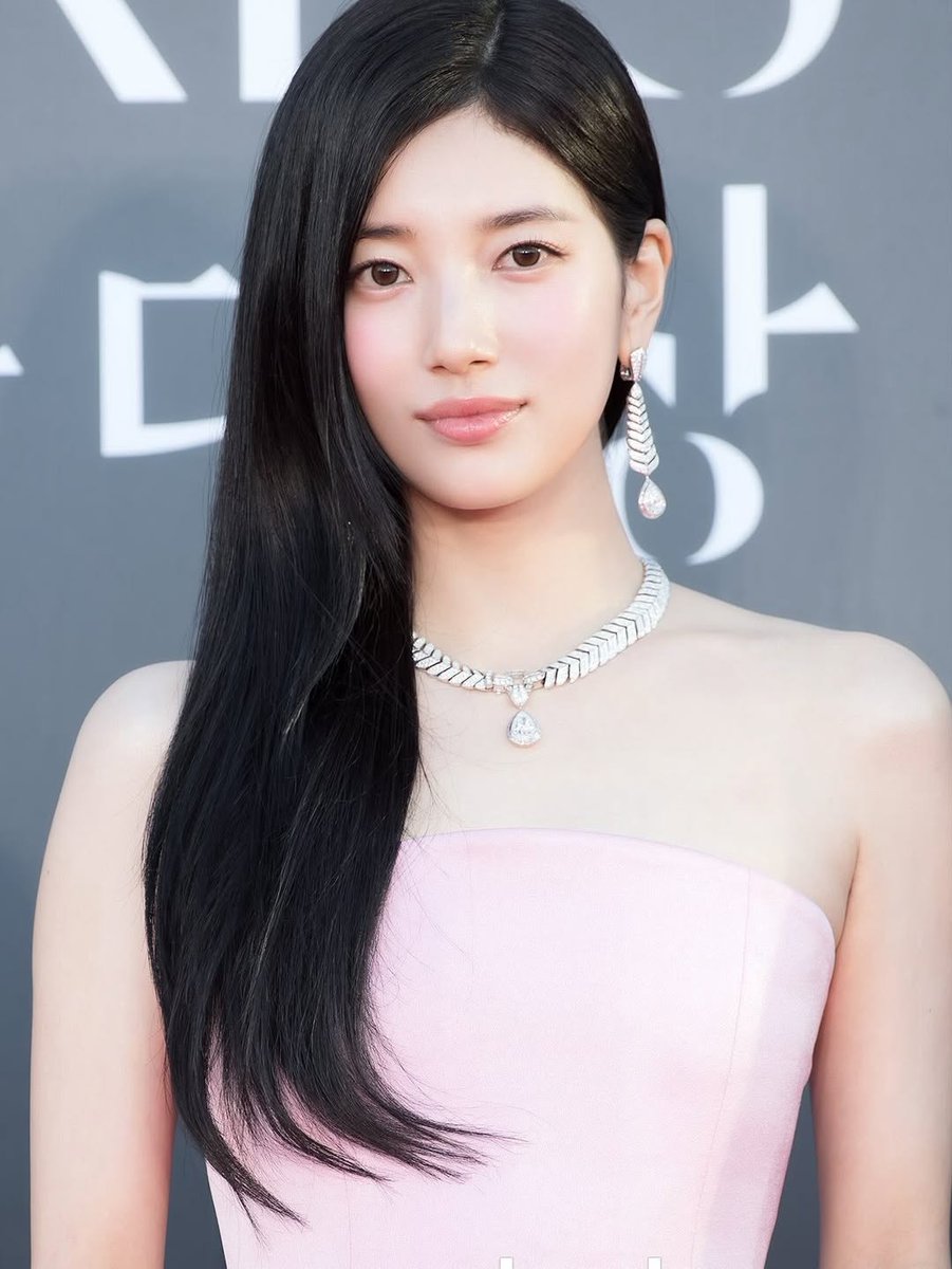 Kykorg1's tweet photo. Baeksang Award 62nd 🎉
@skuukzky #배수지 #baesuzy #managementsoop #수지 #baeksangawards https://t.co/Pa5YGtoD99