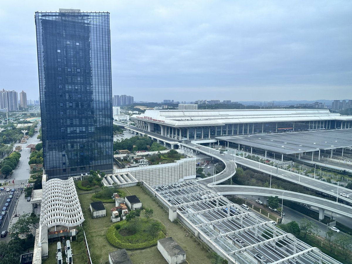 Ming10866's tweet photo. 东站 #南宁 https://t.co/rEidOFEBSG