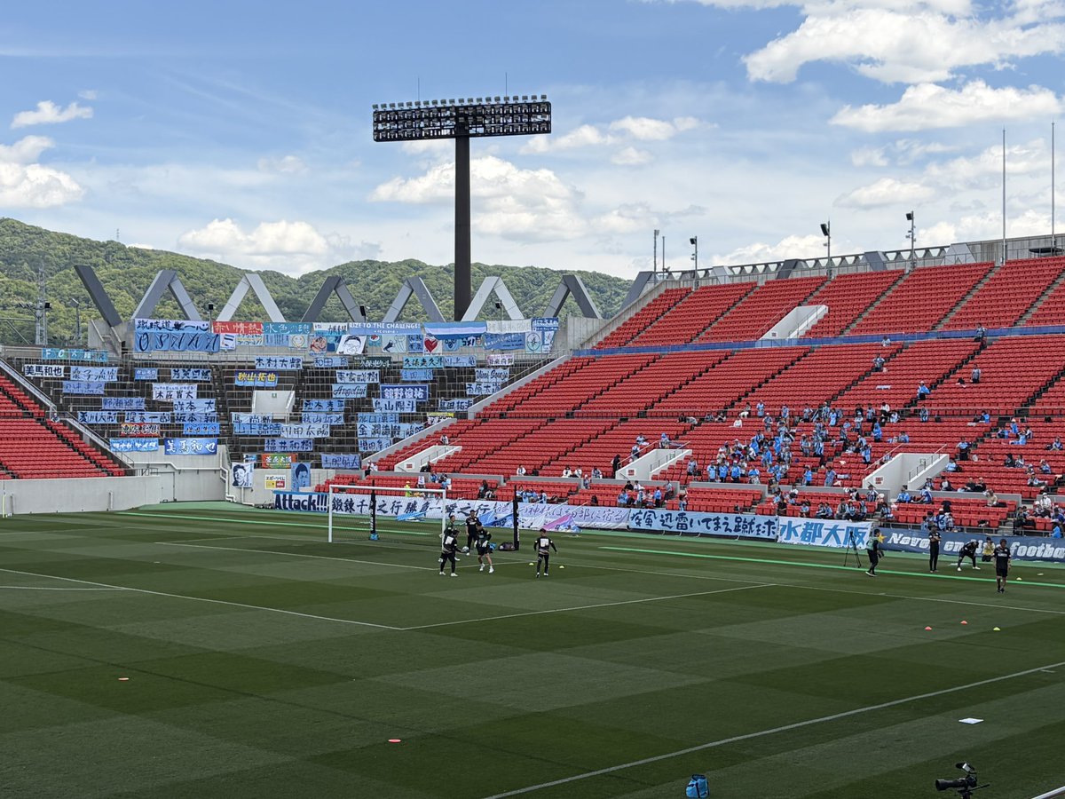 Luminous_0207's tweet photo. がんばれ FC Osaka~! https://t.co/DcVacNf1B3