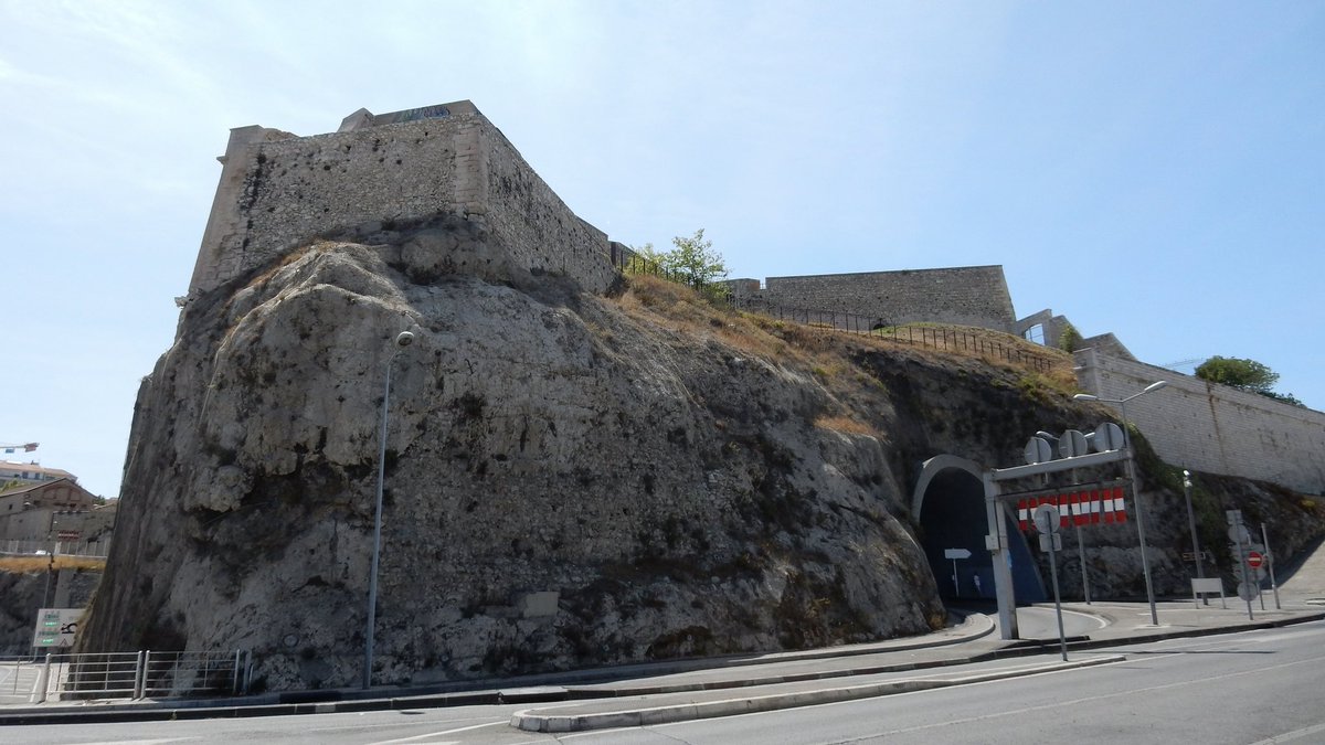 jcvd2000's tweet photo. Fort Saint-Nicolas サン＝ニコラ要塞
1820年代から第二次世界大戦までは，監獄の役割をしていた
#マルセイユ #フランス https://t.co/AHHNVYOfaD