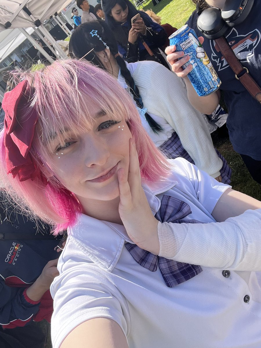 AerithVee's tweet photo. A little over a year ago, I got injured and could not dance for close to 5 months, needing a brace to dance afterwards. 

Now, I’m fully recovered, and back dancing on stage again. I love my friends and community, and I’m so grateful for their support to be back here, doing this! https://t.co/S5REhPR5hs