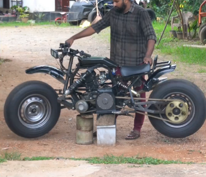 Moto_History's tweet photo. How about a two wheel drive motorcycle. A bit rough but interesting. #motorcycletechnology #handmademotorcycles #motorcycleenthusiasts #uniquemotorcycles #motorcycleengineering #allthingsmotorcycle #allthingsmotorcycles https://t.co/Mmok4Vo4Ae