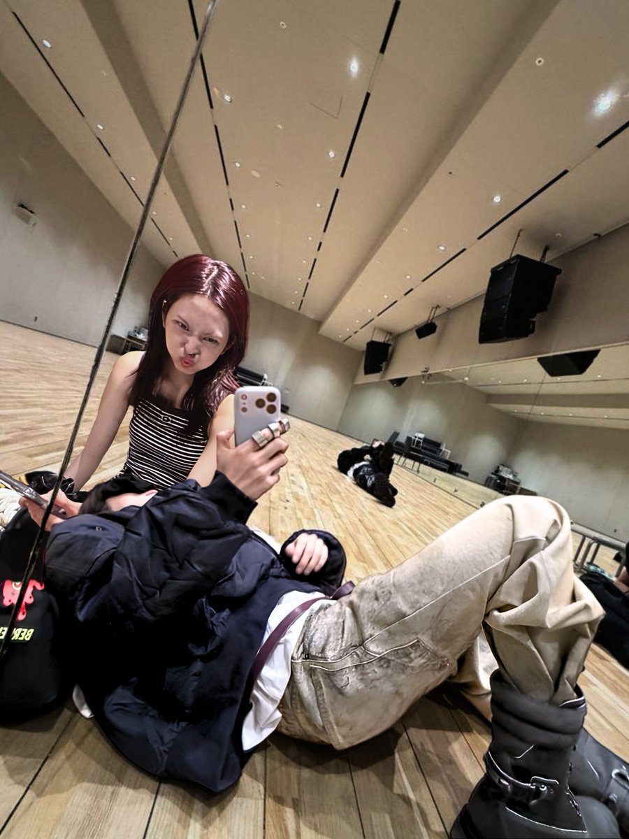phawonniem_'s tweet photo. Itu cowoknya kok clingy banget ya? 😳
#eomcanny https://t.co/c5rJYlGXBJ