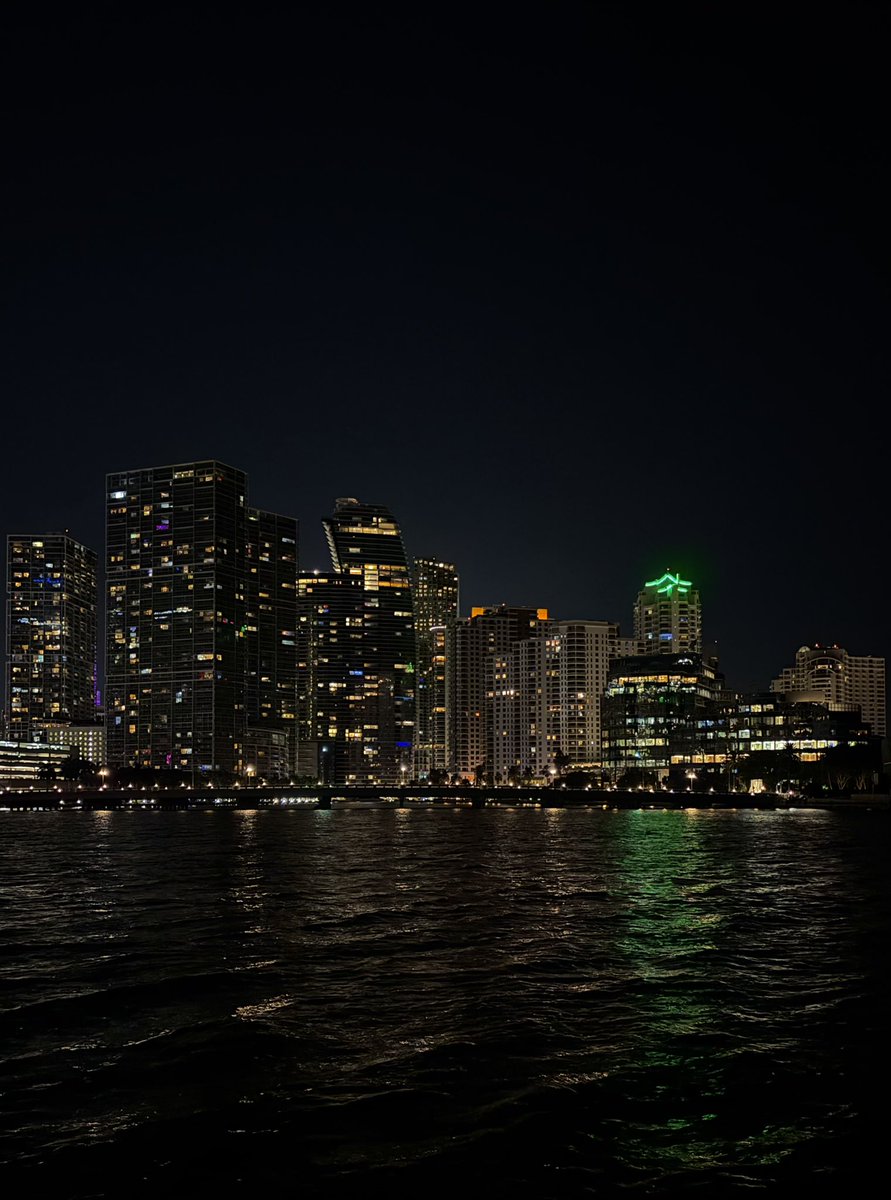 zzoeramiirez's tweet photo. una vueltica por miami ✨ https://t.co/BjNfndAuJv