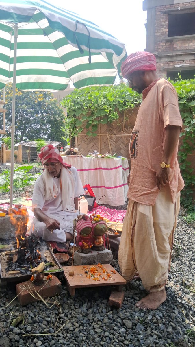 d_bhattacharjee's tweet photo. https://t.co/3TNgDiDygh
ভূমি পুজো, বাস্তু পুজো, হোম এবং যজ্ঞ একটি খুব গুরুত্বপূর্ণ বিষয়-- যেটা জায়গাটাকে পরিশুদ্ধ করে, শান্তি আনে। আজকালকার ভাষায়, গুড ভাইব্রেশন ক্রিয়েট করে। ভিডিওটা দেখুন। ভালো লাগলে লাইক শেয়ার সাবস্ক্রাইব কমেন্ট করবেন।
প্লে লিস্টে গিয়ে বিভিন্ন জায়গায়.. https://t.co/aoHse1Xj2l