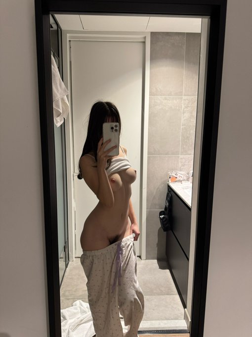 我是不是太自恋了呀 https://t.co/pawvb4qdTx