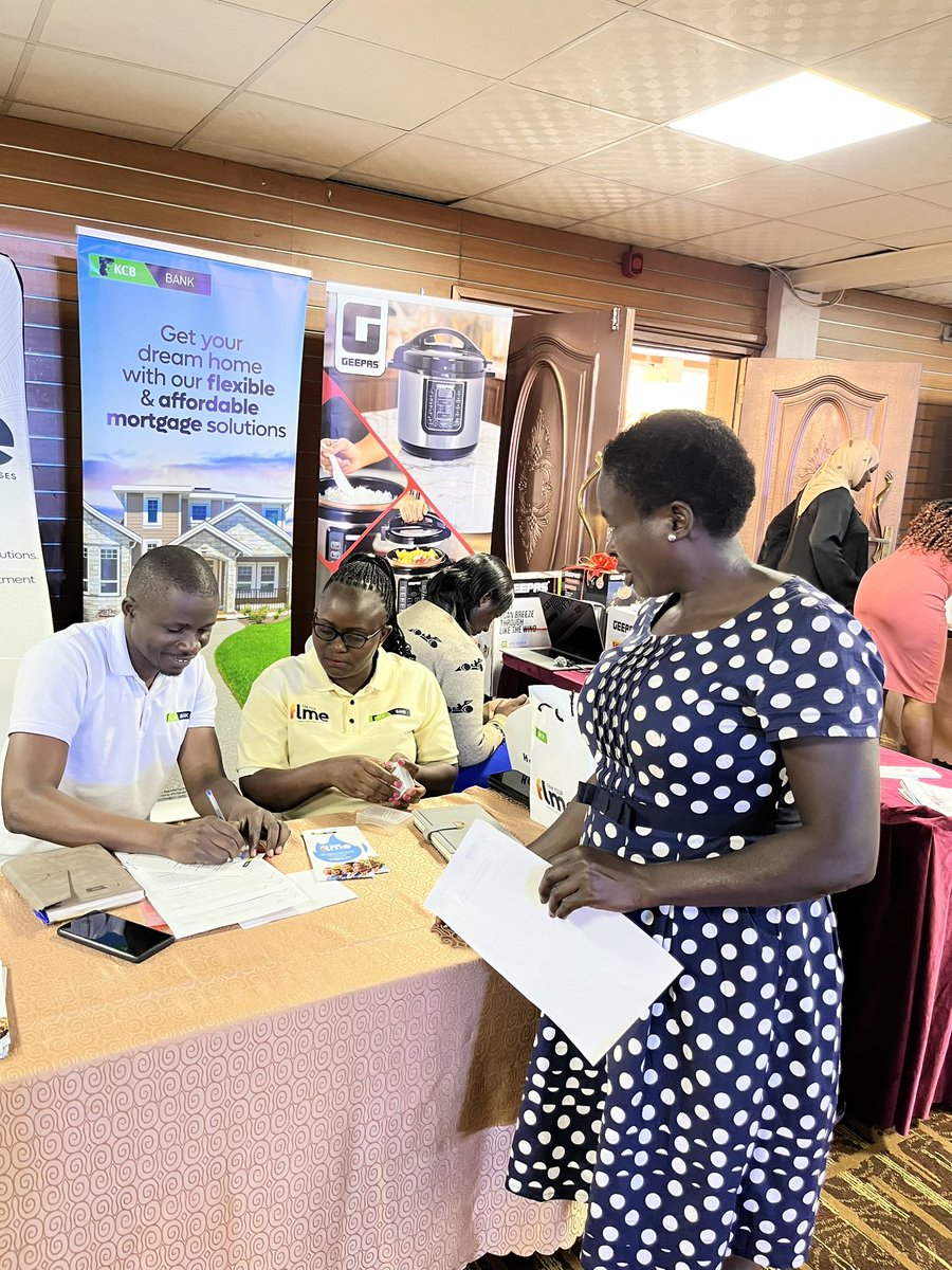 kcbbankug's tweet photo. Yesterday, our team introduced women at the @kacita_uganda Women in business conference to #flme and the opportunities it creates for female entrepreneurs.

Empowering women starts with access to the right financial support.

#ForPeopleForBetter #flme https://t.co/SMLFa3Ph0W