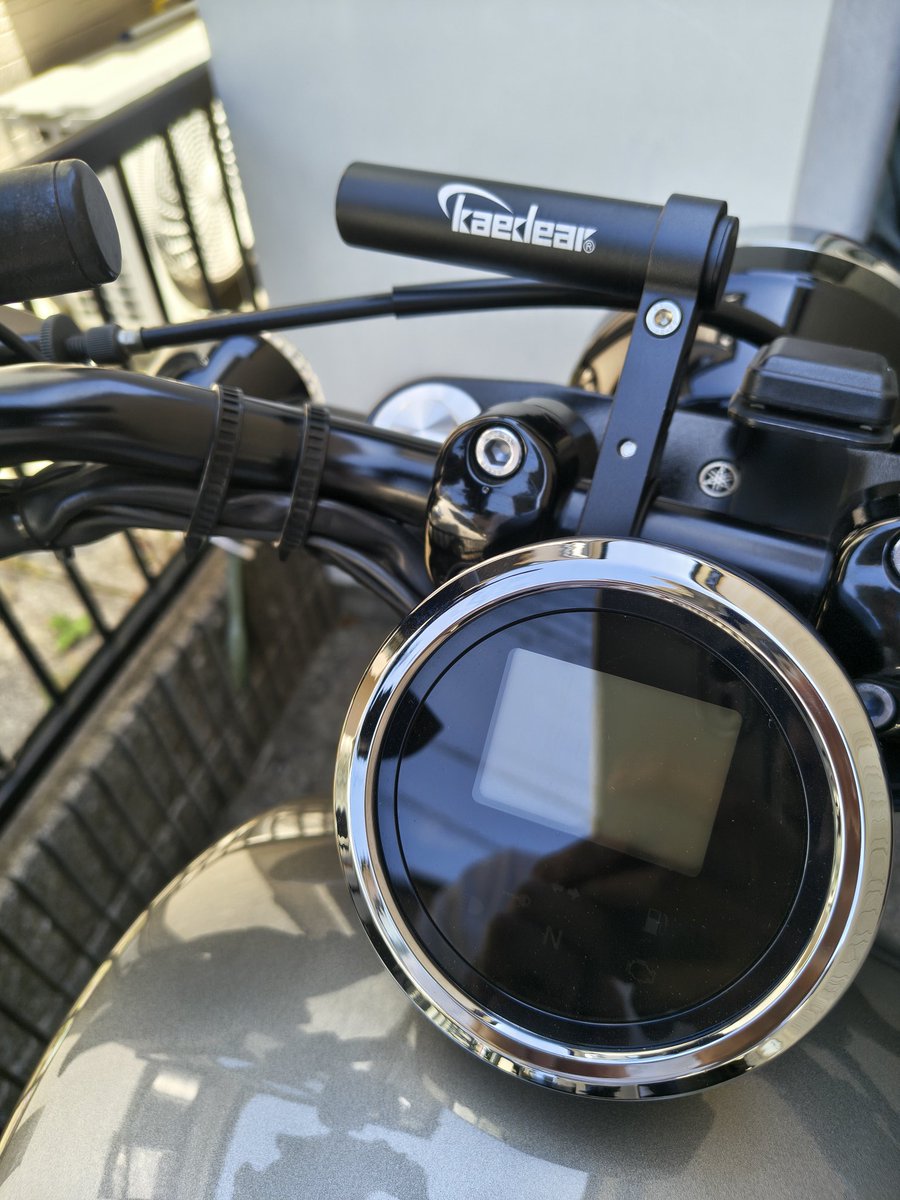 nobu_950's tweet photo. TIRE PRESSURE MONITORING SYSTEM
（TPMS）導入✌
空気圧がリアルタイムで見れるのは安心ですね😆

#YAMAHABOLT
#Kaedear
#クランプバーマウント
#Avutrel
#二輪車用タイヤ空気圧モニター https://t.co/ZpzKtpAImR