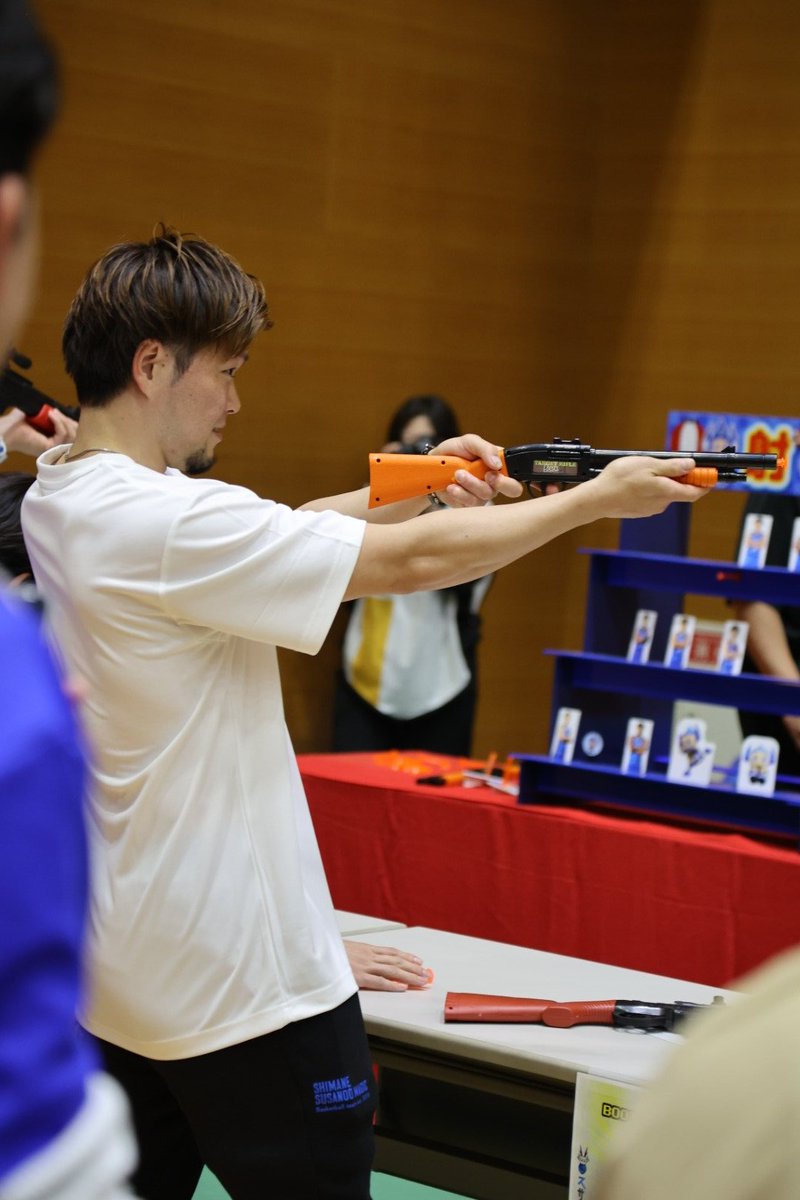 MSB_38_BSK's tweet photo. 再び射的の列に並んでいたら
選手入れ替え登場サブアリーナ大混雑
#Bリーグ
#島根スサノオマジック
#TeamMakesMagic
#スサマジFes2026 https://t.co/szG7ZUHzNG