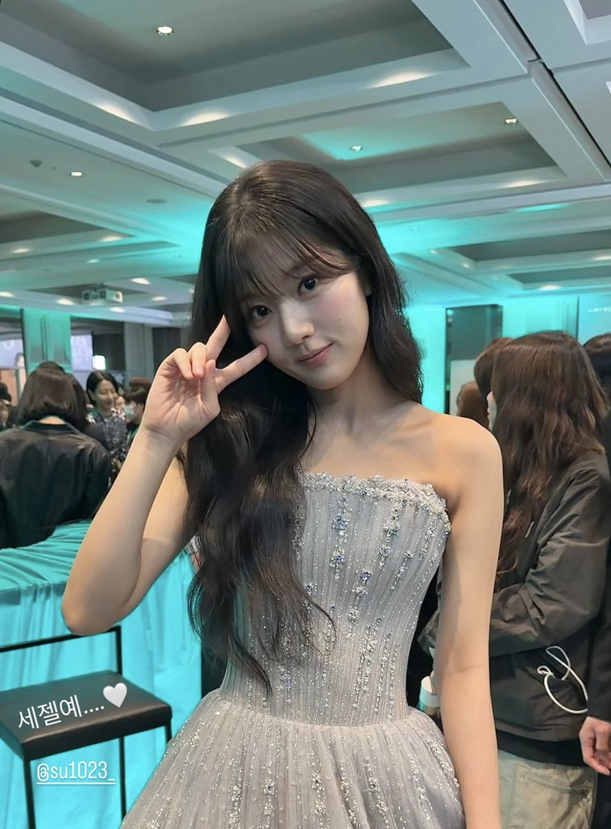 o3o_rookie's tweet photo. 백상예술대상 백스테이지 신은수 ㄴㅁ 예뻐🫰🏻💕 https://t.co/hxk0Mbbg38