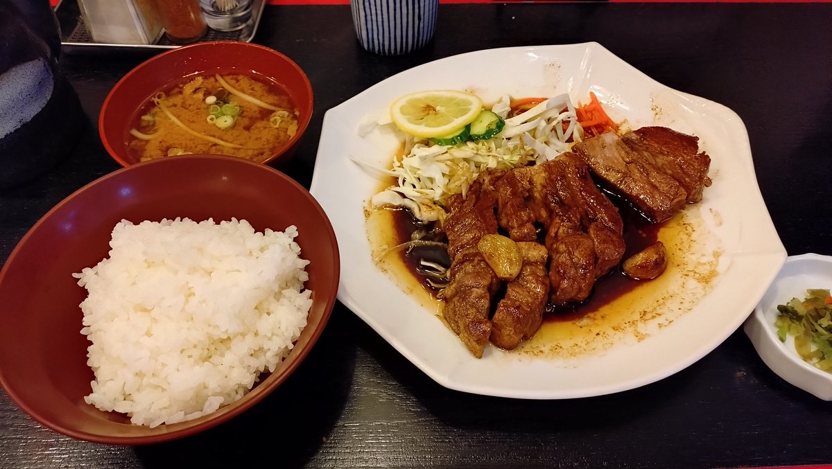 まなを tweet media